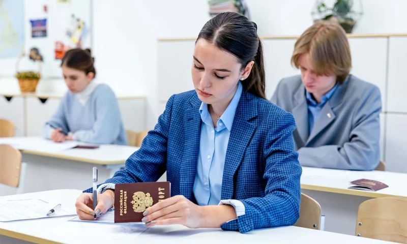 �������