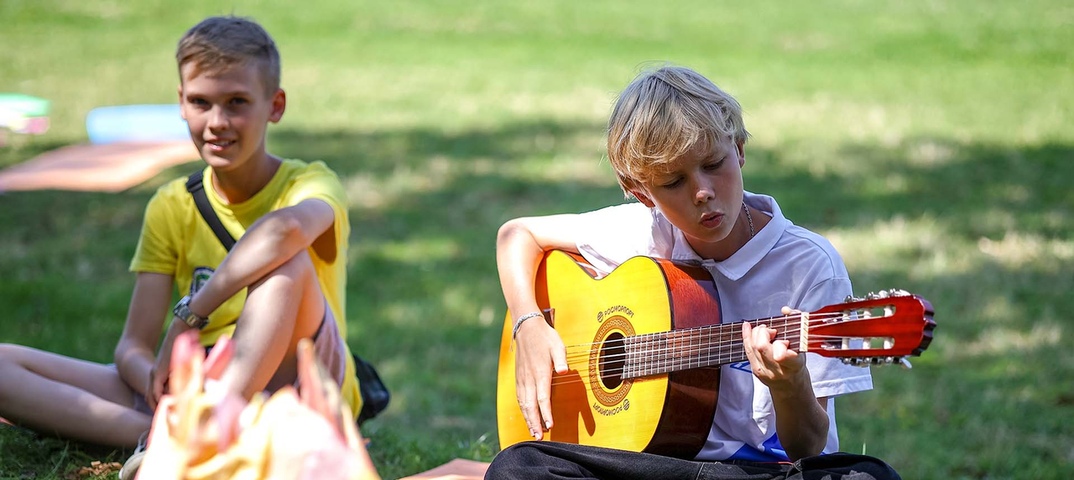 �������