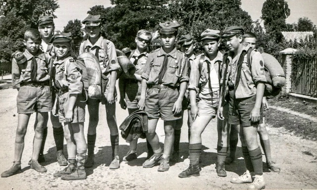 �������