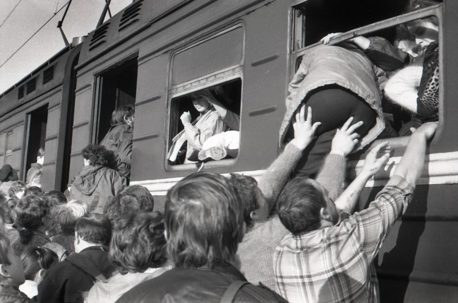 �������