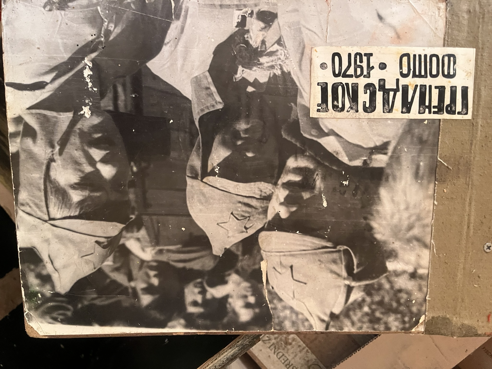 �������